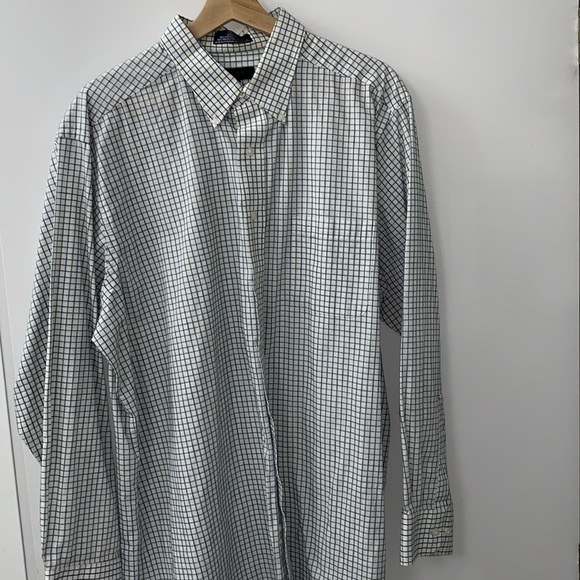 IZod Button Down Shirt in very good condition. Size 17.5 34/35. - Picture 5 of 12